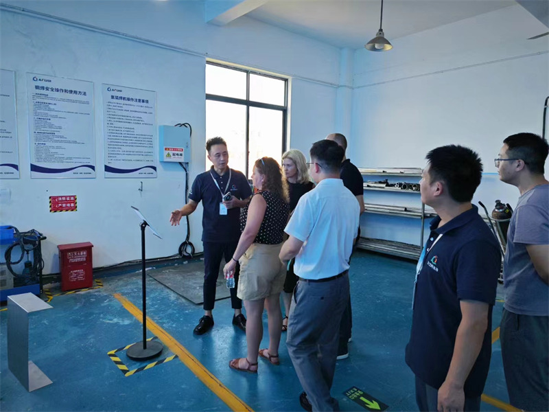 国外客户莅临我司考察，深化外贸交流与合作 图3