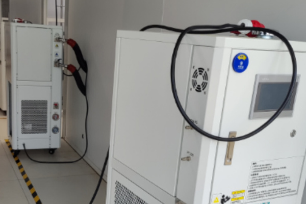 油加热控温设备是如何控温的？